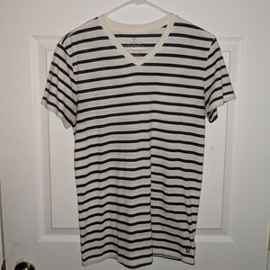 AMERICAN EAGLE  V-Neck T-shirt